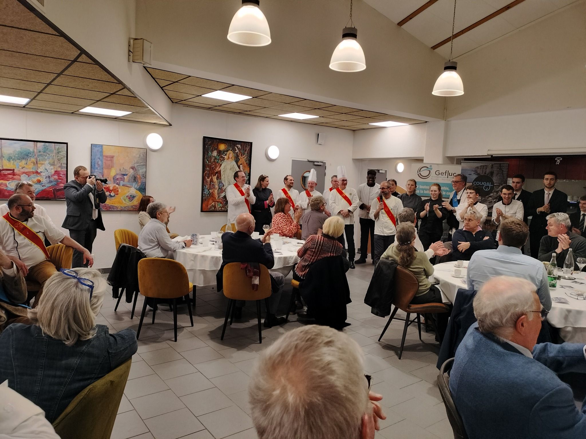 En Normandie, onze nouveaux « disciples d'Escoffier » intronisés pour faire  rimer grande cuisine et charité - Le Parisien